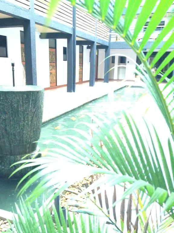 The Sovereign Hotel Colombo Exterior foto